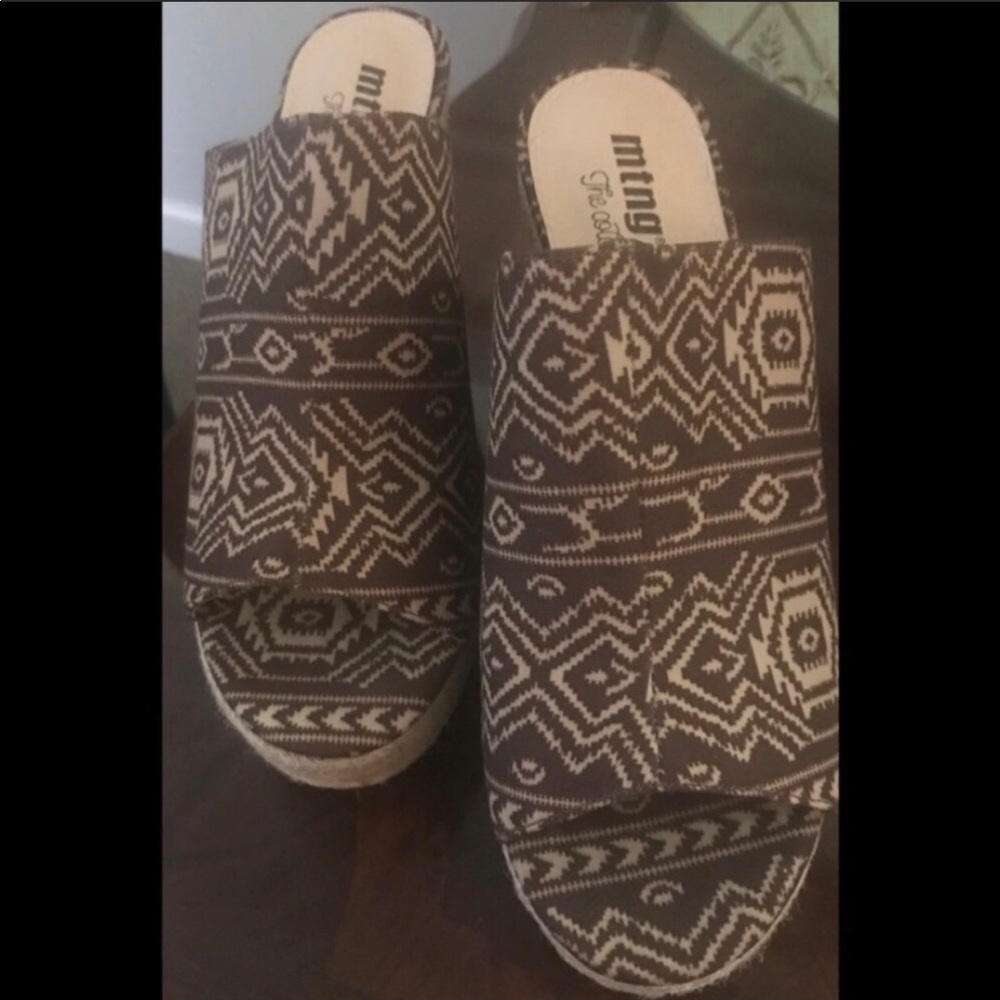 Size 8.5 MTNG Braided Jute Espadrille Wedge.